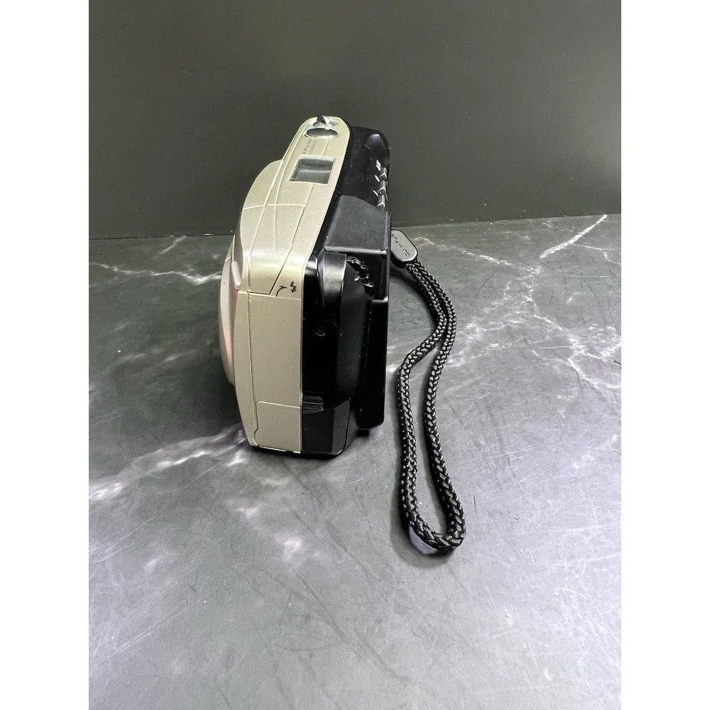 Olympus Camedia D-490 Digital Point and Shoot Camera Bundle Parts Only